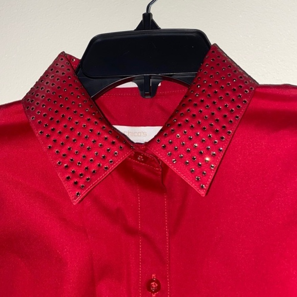 Chico’s No Iron Shirt. Chicos Sz 0 = S/4. Silver embellishments on collar.